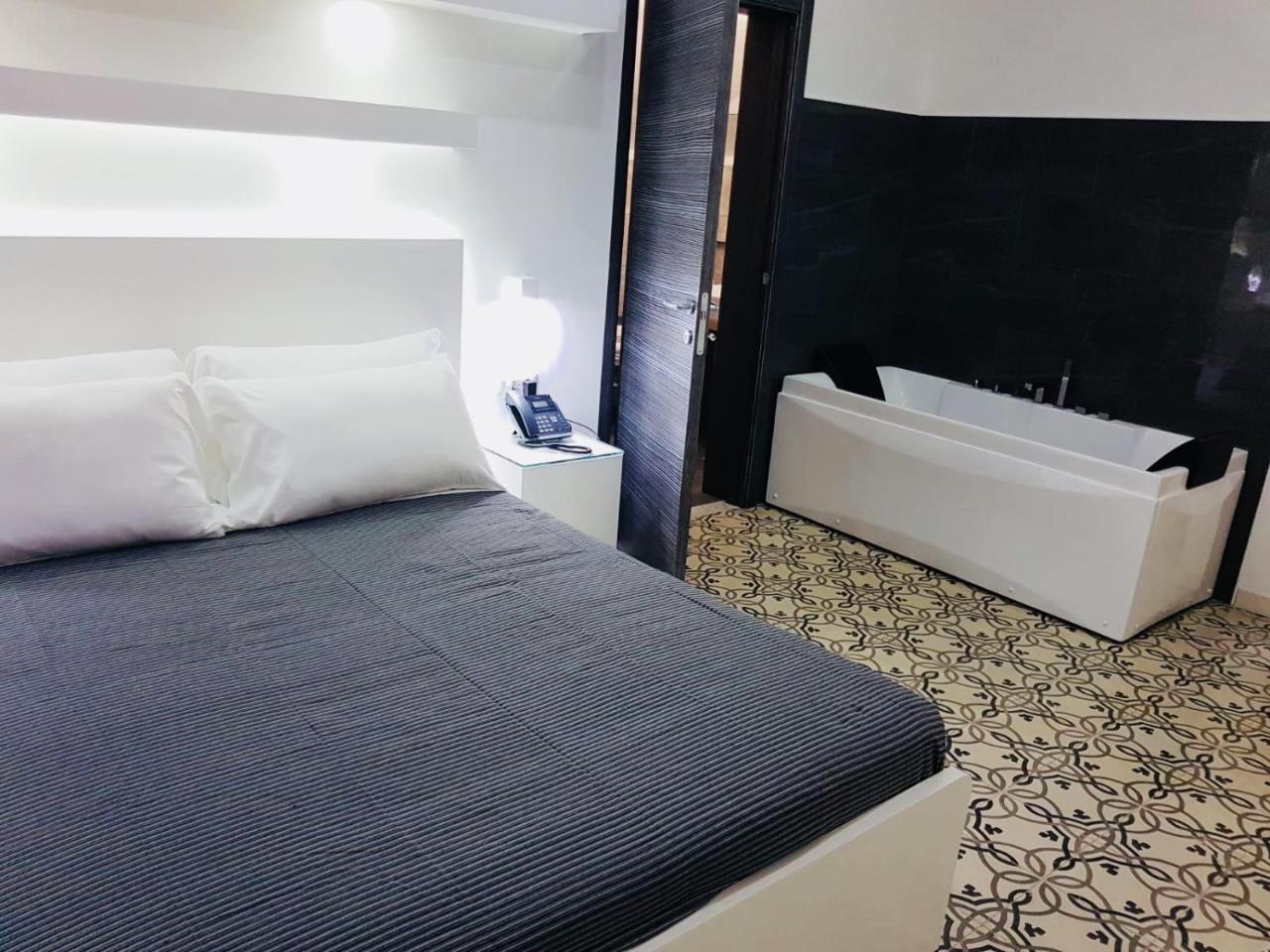 Villa Adelaide Suite & Room トッレ・ア・マーレ エクステリア 写真